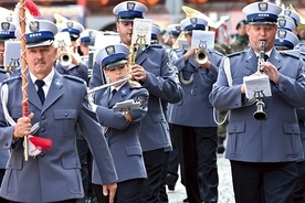 Wydarzeniu akompaniowała policyjna orkiestra.