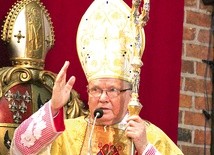 Arcybiskup sprawował swój urząd we Wrocławiu przez 9 lat – zdjęcie  zrobione 8 czerwca 2013 r., podczas Mszy św. dziękczynnej za posługę pasterską.