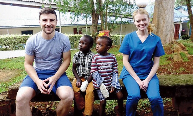 Dawid i Monika w czasie misji w Afryce.