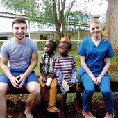 Dawid i Monika w czasie misji w Afryce.