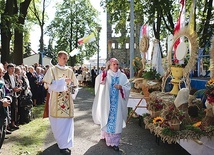 Poświęcenie wieńców dożynkowych.