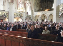 Wśród osób pełniących tę posługę są głównie mężczyźni, ale także siostry ze zgromadzeń zakonnych.