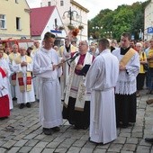 – Każdy z nas jest zaproszony, by miłość i światło, które otrzymuje od Chrystusa, kierować ku człowiekowi – 9 września podkreślał biskup opolski.