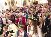 Bazylika nie pomieściła wszystkich przybyłych.