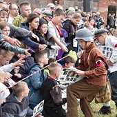 ▲	W obchody rocznicowe wpisano również rekonstrukcje historyczne, które przypomniały chlubne karty harcerstwa polskiego.