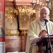Biskup w czasie głoszenia homilii w kaplicy MB Świdnickiej