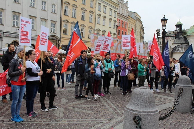 Studniówka "Szlachetnej Paczki" i "Akademii Przyszłości" w Krakowie