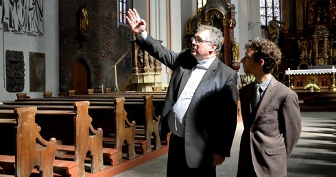 Renowacja we wnętrzu katedry