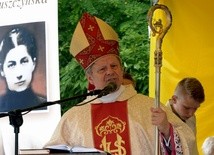 Rok temu bp Henryk Tomasik, jak zawsze, w Kozienicach przewodniczył uroczystościom ku czci sługi Bożej Kazimierze Gruszczyńskiej