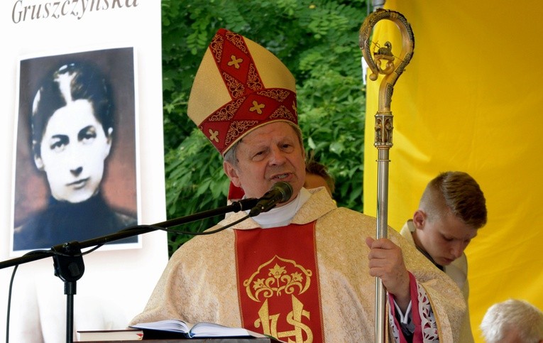 Rok temu bp Henryk Tomasik, jak zawsze, w Kozienicach przewodniczył uroczystościom ku czci sługi Bożej Kazimierze Gruszczyńskiej