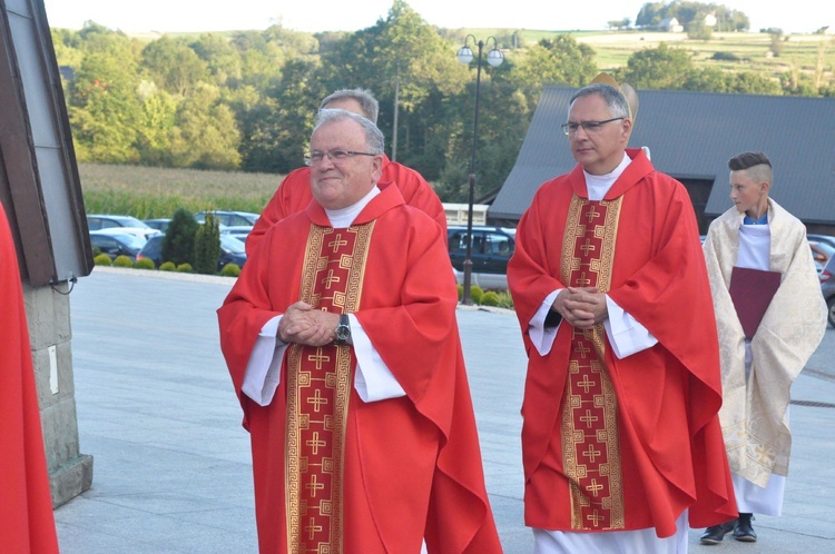 Erygowanie Drogi Krzyżowej w Słopnicach