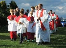 Duszpasterze i parafianie ze Starego Bielska przygotowali uroczystości pod krzyżem na Trzech Lipkach