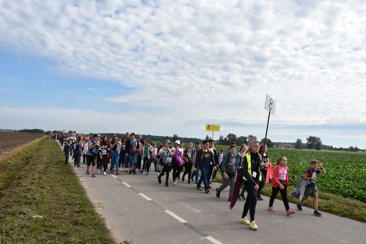 Pielgrzymka dzieci. Część 1