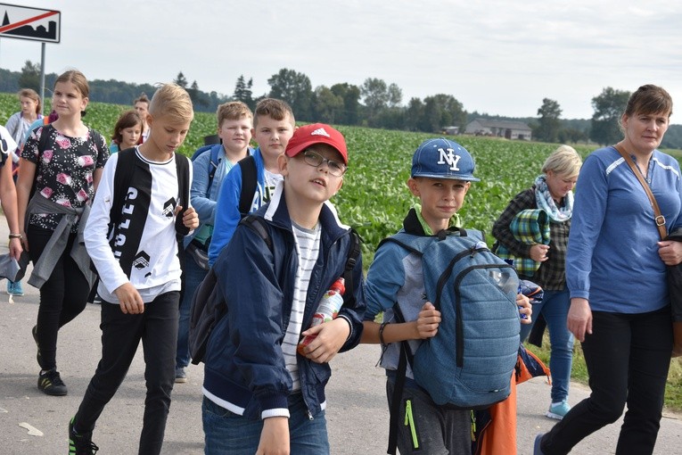 Pielgrzymka dzieci. Część 1
