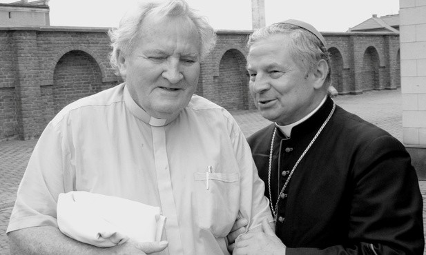 Jeden z ostatnich pobytów misjonarza w Polsce. Spotkanie z bp. Henrykiem Tomasikiem