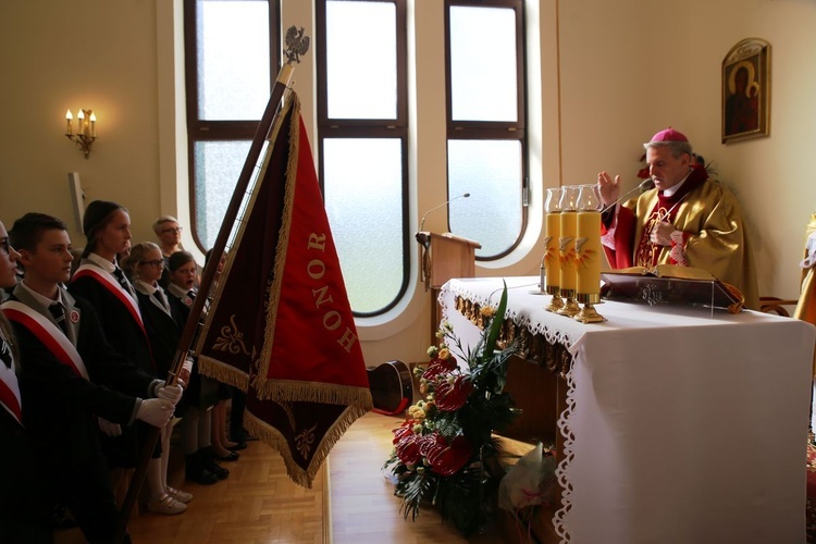 Poświęcenie sztandaru dla ostrowieckiego katolika