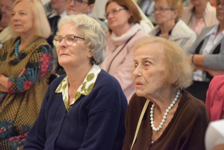 Pielgrzymka absolwentek do Pani Jazłowieckiej