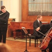 	Tegoroczny festiwal zamknęło trio: Andrzej Junkiewicz (fortepian), Marcin Zdunik (wiolonczela) i Łukasz Długosz (flet).