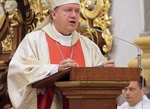 Mszy św. w bazylice przewodniczył abp Józef Kupny. Czuwanie zakończyło się o godz. 6 Msza św. pod przewodnictwem bp. Jacka Kicińskiego. Wcześniej pielgrzymi wzięli udział w modlitwie różańcowej, Apelu Jasnogórskim, a także Pasterce maryjnej o północy pod przewodnictwem bp. Andrzeja Siemieniewskiego.