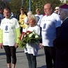 Przed startem złożono kwiaty na pl. Solidarności.