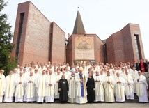 Bibliści przy ołtarzu