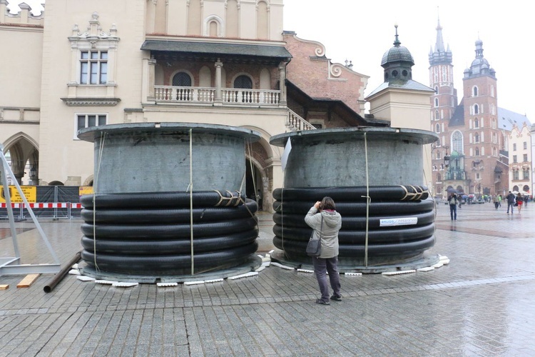 Nowoczesny ciepłociąg pod płytą Rynku Głównego