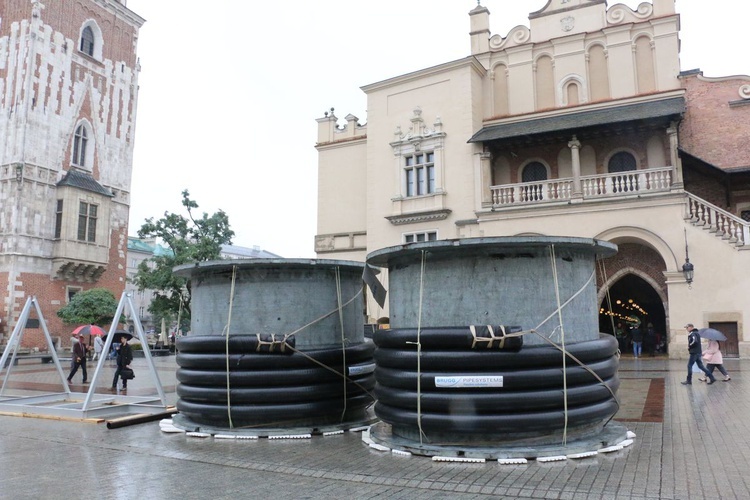Nowoczesny ciepłociąg pod płytą Rynku Głównego