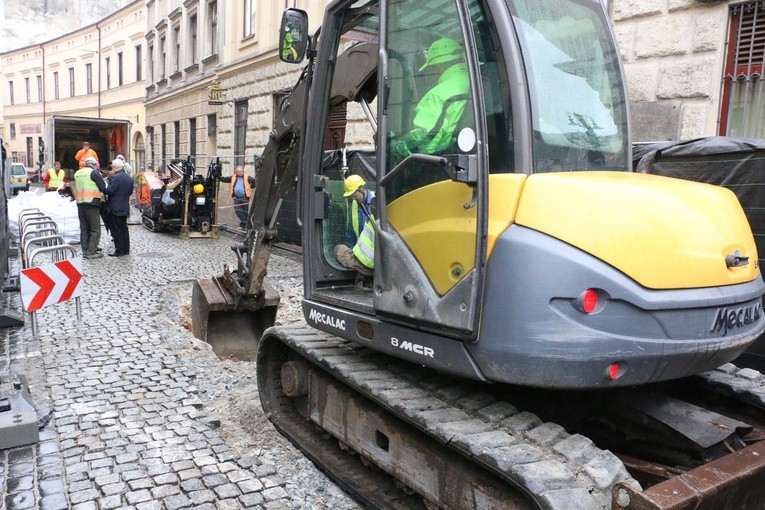 Nowoczesny ciepłociąg pod płytą Rynku Głównego