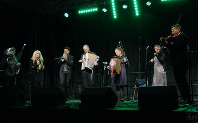 Festiwal w zamyśle łączy tradycyjną muzykę regionu opoczyńskiego z tym, co proponują współczesne zespoły