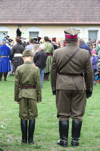 "Pola Chwały": Msza św. i parada wojskowa