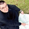 Ksiądz Piotr Gołuch chce pomóc innym znaleźć mapę do szczęścia. 