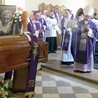 ►	Ceremonię pogrzebową poprowadził bp Henryk Tomasik.