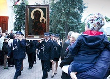 ◄	W Tłuszczu ikona nawiedziła dwie parafie: Przemienienia Pańskiego (na zdjęciu) i Błogosławionych Męczenników Podlaskich. 