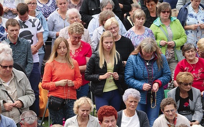 Różaniec jest jak lekarstwo, które oczyszcza, wspomaga i regeneruje, a jego skuteczność jest gwarantowana – przekonują siostry służki z Płocka.