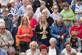 Różaniec jest jak lekarstwo, które oczyszcza, wspomaga i regeneruje, a jego skuteczność jest gwarantowana – przekonują siostry służki z Płocka.