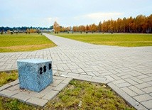 Na warszawskim cmentarzu komunalnym w Antoninowie rozsypywano prochy zmarłych. Zaniechano tego w 2007 r., ale miejsce wciąż istnieje.