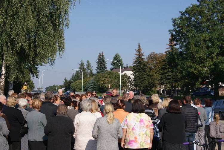 Koronka na ulicach Dębicy-Latoszyna