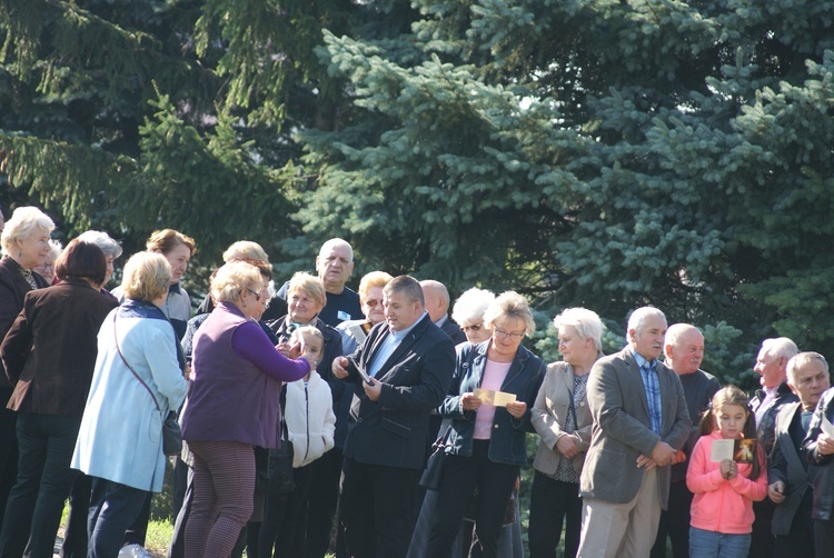 Koronka na ulicach Dębicy-Latoszyna