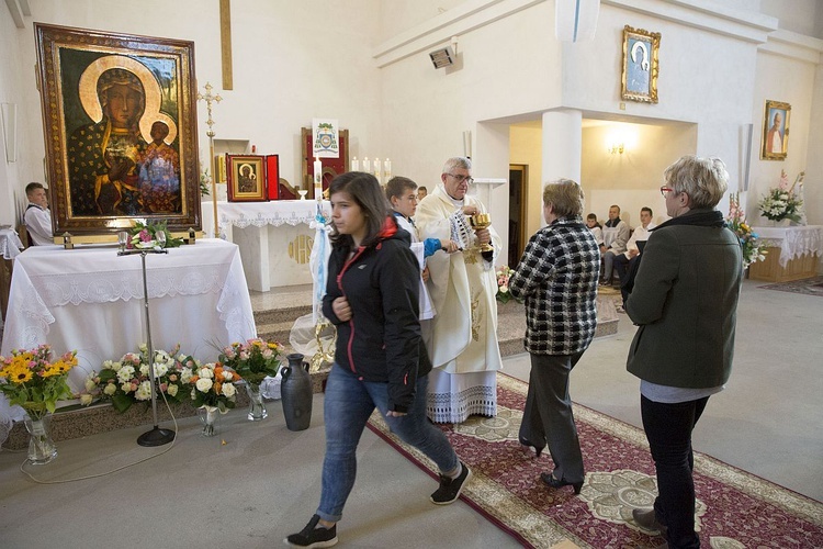 Maryja pozostaje w Miąsem. Chce odwiedzić każdą rodzinę