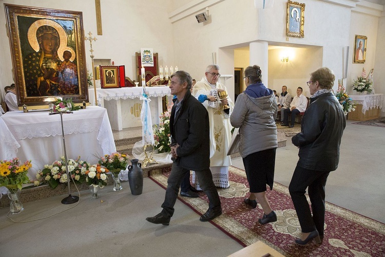 Maryja pozostaje w Miąsem. Chce odwiedzić każdą rodzinę