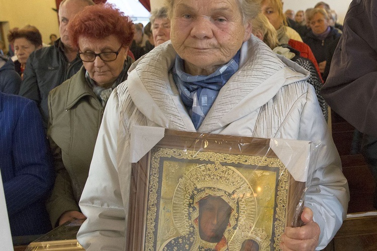 Maryja pozostaje w Miąsem. Chce odwiedzić każdą rodzinę