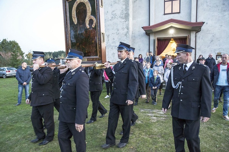 Maryja pozostaje w Miąsem. Chce odwiedzić każdą rodzinę