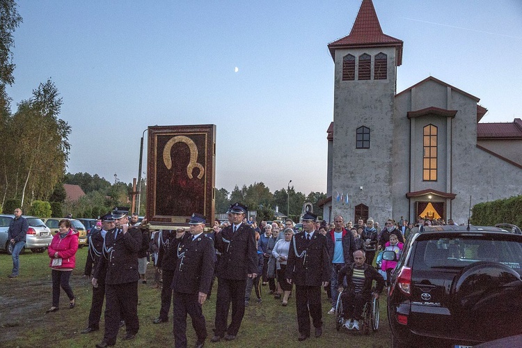 Maryja pozostaje w Miąsem. Chce odwiedzić każdą rodzinę