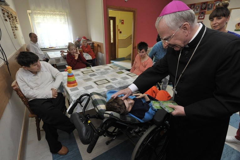 Odwiedziny abp. Marka Jędraszewskiego w Ośrodku Caritas w Zatorze