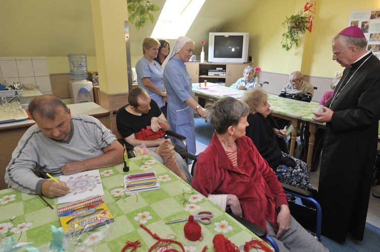 Odwiedziny abp. Marka Jędraszewskiego w Ośrodku Caritas w Zatorze