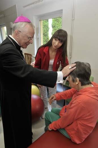 Odwiedziny abp. Marka Jędraszewskiego w Ośrodku Caritas w Zatorze