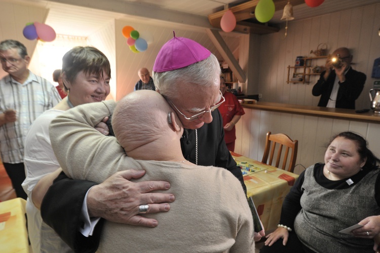 Odwiedziny abp. Marka Jędraszewskiego w Ośrodku Caritas w Zatorze