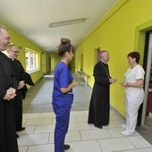 Odwiedziny abp. Marka Jędraszewskiego w Ośrodku Caritas w Zatorze