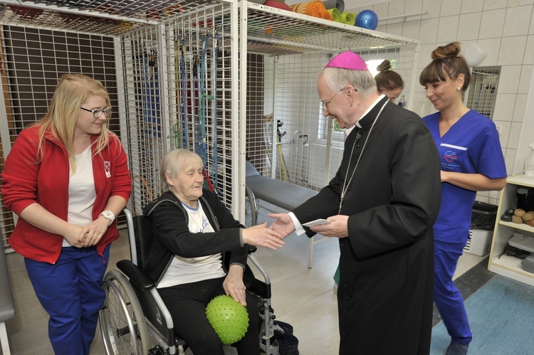 Odwiedziny abp. Marka Jędraszewskiego w Ośrodku Caritas w Zatorze