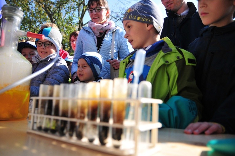 Plac Litewski: Tłumy na pikniku naukowym